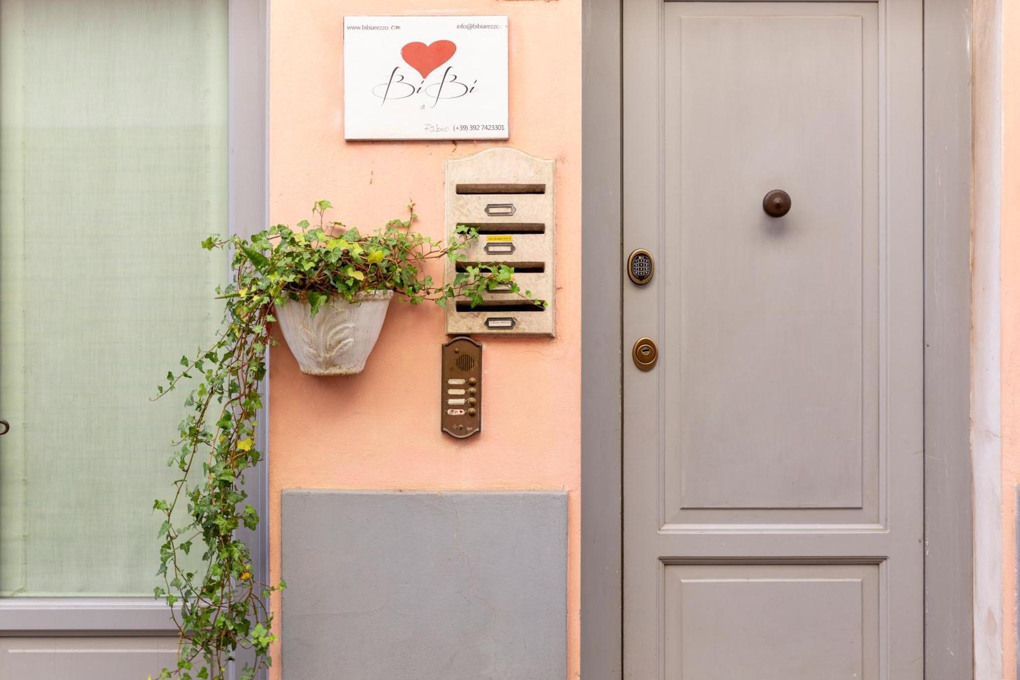 Bibi Boutique Arezzo Living Suite Rosafragola & Verdeconiglio Exterior photo